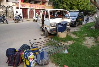 स्कूली वैन का स्टियरिंग फेल, बाल-बाल बचे मासूम, हादसे के लिए कम फीस को ठहराया जिम्मेदार school van accident in Lucknow, narrow escape for students