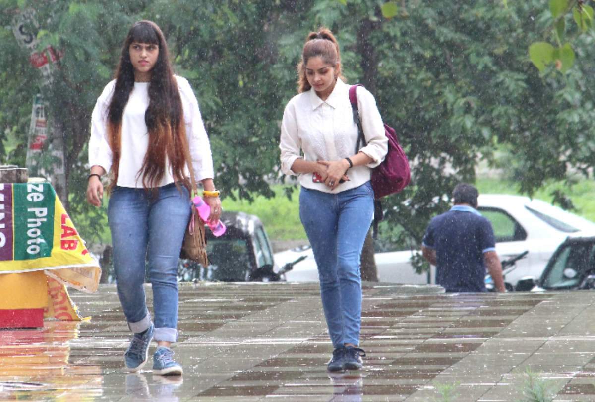 Delhi NCR Weather: दिल्ली-एनसीआर के कई इलाकों में बारिश की संभावना, मौसम होगा सुहावना Delhi NCR Weather Update Today Light Rain Likely In Many Areas Delhi-NCR News in Hindi