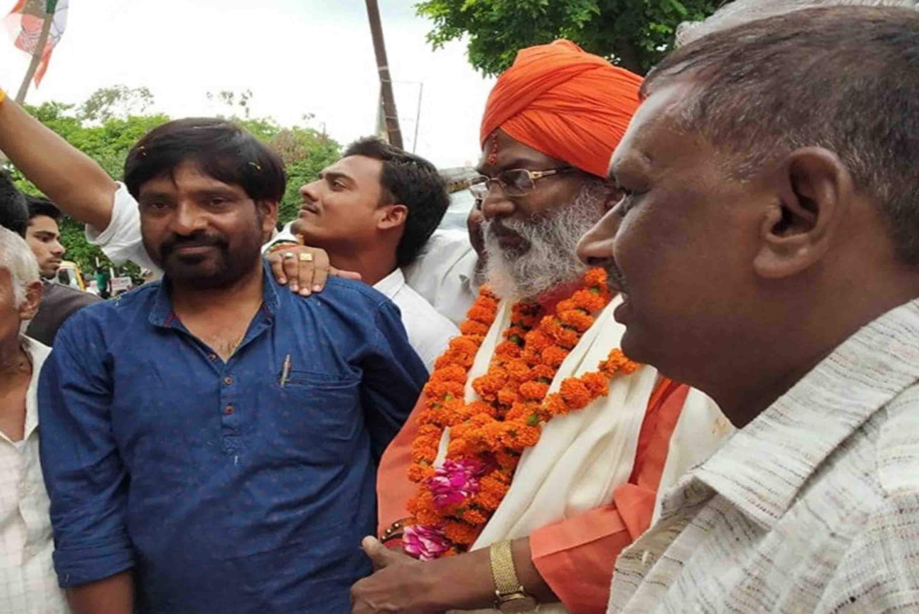 सांसद साक्षी महाराज ने फिर दिया विवादित बयान, बोले चार बीवी और चालीस बच्चों के दिन अब लदने वाले sakshi maharaj new statement viral in social media