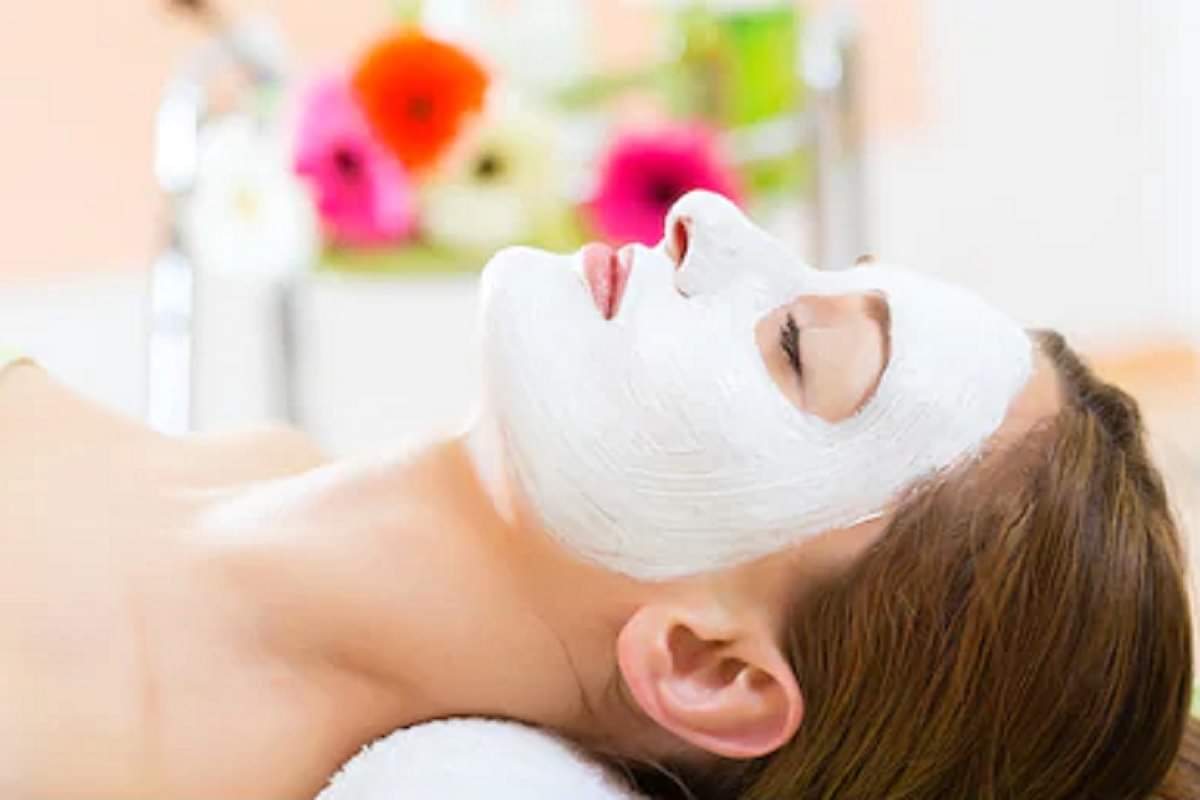 Beauty Tips: ब्यूटी पार्लर जाने की जरूरत नहीं, इंस्टेंट ग्लो के लिए घर पर ही करें मसूर दाल से फेशियल Sardiya Navratri 2022 Dandiya Night Beauty Tips Masoor Dal Facial Steps At Home in Hindi