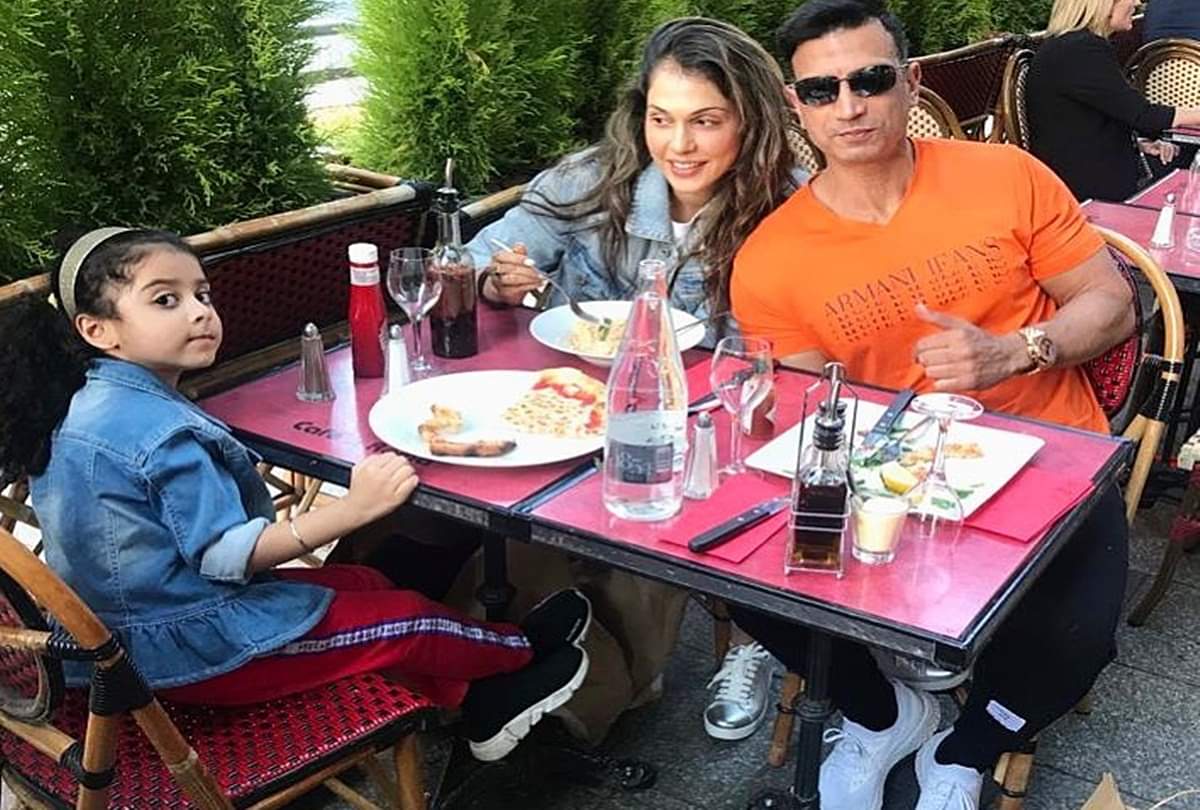 Wedding Anniversary: करोड़पति बिजनेसमैन की पत्नी हैं ईशा कोप्पिकर, फिल्मी चमक-धमक छोड़ राजनीति में आजमा रहीं हाथ Isha Koppikar and Timmy Narang mark their 12th wedding anniversary
