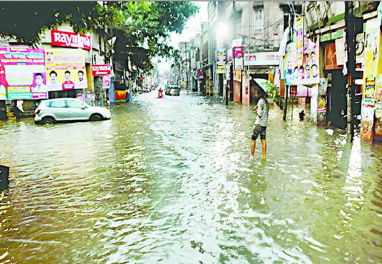 यूपी में बारिश ने तोड़ा 11 साल का रिकॉर्ड, आगे के लिए मौसम विभाग ने की ये भविष्यवाणी heavy rain in these cities of uttar pradesh including kanpur
