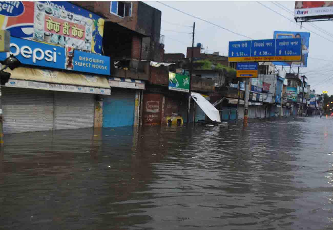यूपी में बारिश ने तोड़ा 11 साल का रिकॉर्ड, आगे के लिए मौसम विभाग ने की ये भविष्यवाणी heavy rain in these cities of uttar pradesh including kanpur