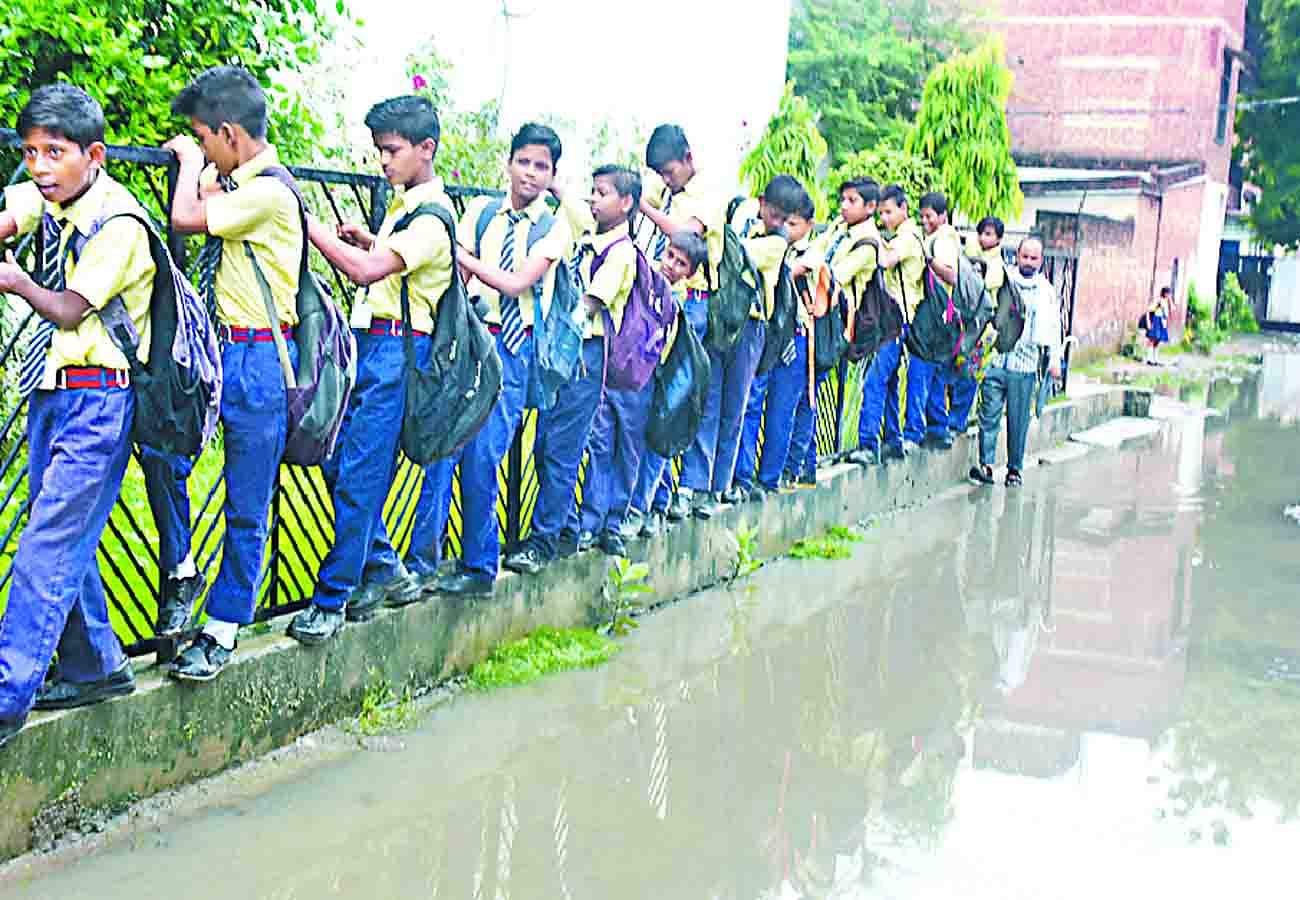 यूपी में बारिश ने तोड़ा 11 साल का रिकॉर्ड, आगे के लिए मौसम विभाग ने की ये भविष्यवाणी heavy rain in these cities of uttar pradesh including kanpur
