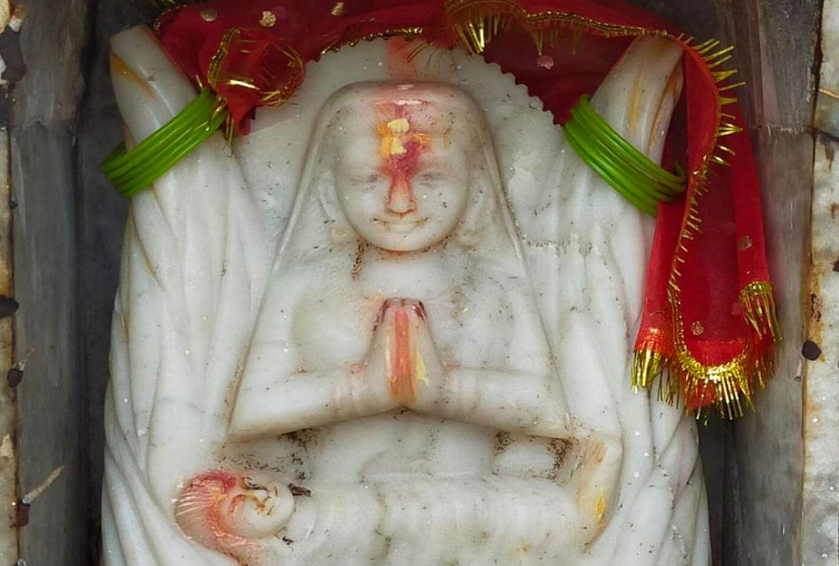 इस गांव पर सती का 'श्राप': पति की लंबी उम्र के लिए करवाचौथ पर व्रत नहीं रखतीं हैं सुहागिनें Karwa chauth 2021: women do not fasting karwa chauth in surir town
