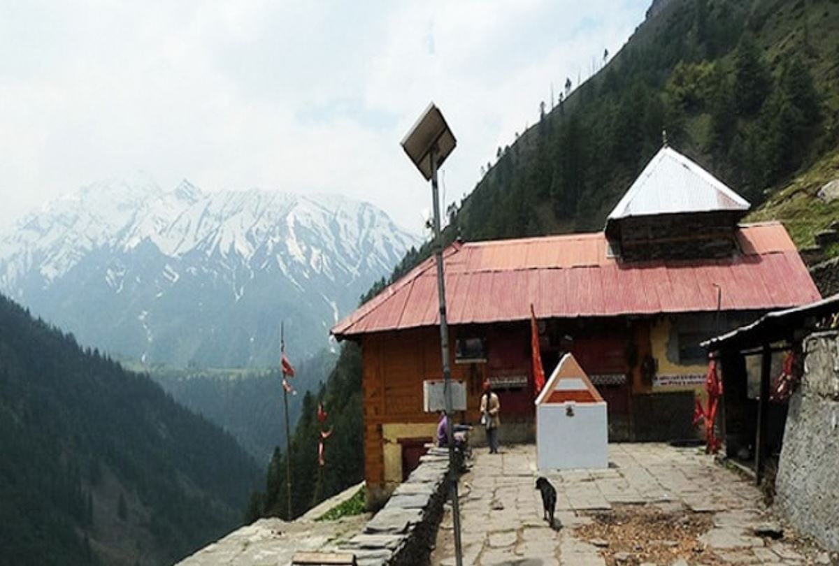 देव आस्था: यहां निभाई जा रही सदियों पुरानी परंपरा, लोटे में रखा पानी बताता है पड़ेगा सूखा या होगी झमाझम बारिश Dev Aastha Kartik Swami Temple in Kugti Bharmour Chamba Himachal Pradesh
