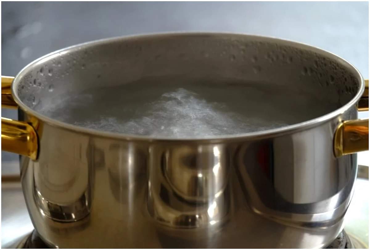 Homemade Hair Serum : बस 10 रुपये खर्च करके घर पर बनाएं हेयर सीरम, जानें इसका तरीका Homemade Hair Serum for Silky Smooth Hair Know How to Make Hair Serum at Home