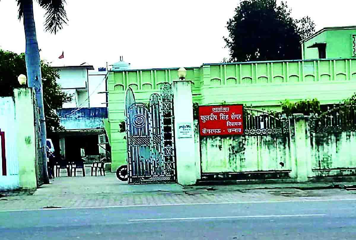 कुलदीप सेंगर को उम्रकैद की सजा होते ही गांव में पसरा सन्नाटा, हर शख्स खामोश, पुलिस सीआरपीएफ मुस्तैद Kuldeep Sengar sentenced to life imprisonment, silence in the village