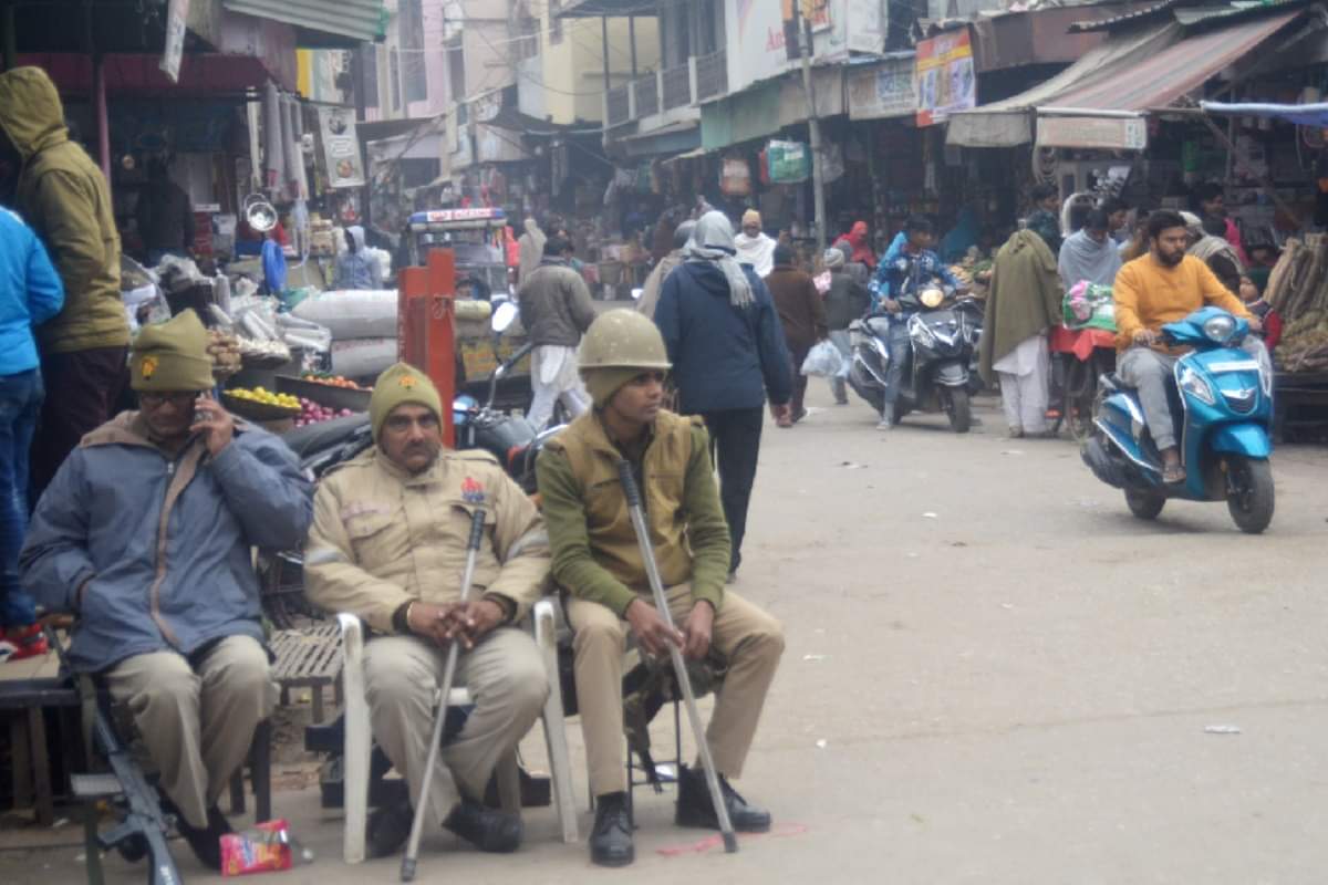 भारी बवाल और उपद्रव के बाद मेरठ में चौथे दिन इंटरनेट सेवाएं बहाल, देखें अब कैसा है यूपी का हाल Internet services restored in Meerut for fourth day after heavy uproar and disturbance against CAA