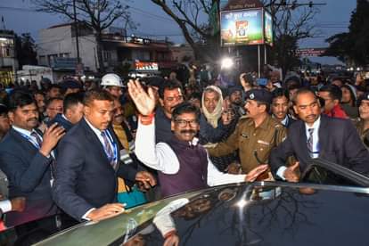 झारखंड : सीएम हेमंत सोरेन ने मंत्रिमंडल का किया विस्तार, सात मंत्री कैबिनेट में शामिल Jharkhand CM hemant soren expands ministry, inducts seven Ministers