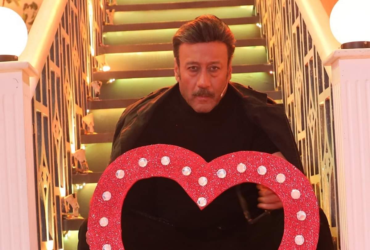Jackie Shroff: चॉल में रहने के बावजूद भी जैकी श्रॉफ को मिली थी यह बड़ी सुविधा, अभिनेता ने अब जाकर किया खुलासा Jackie Shroff reveals he was given a private toilet in his chawl after making it in the bollywood movies