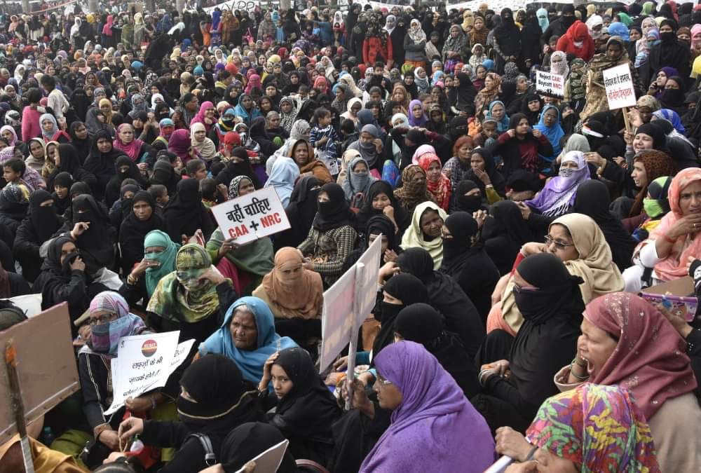 CAA: घंटाघर पर प्रदर्शन कर रहीं महिलाओं को नोटिस, हो सकती है तीन साल की सजा व भारी जुर्माना Notice against women protesting on Ghanta Ghar against CAA and NRC.