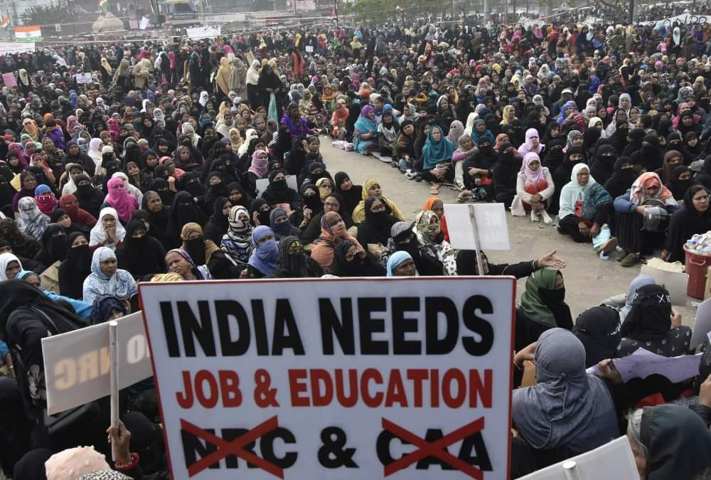 CAA: घंटाघर पर प्रदर्शन कर रहीं महिलाओं को नोटिस, हो सकती है तीन साल की सजा व भारी जुर्माना Notice against women protesting on Ghanta Ghar against CAA and NRC.