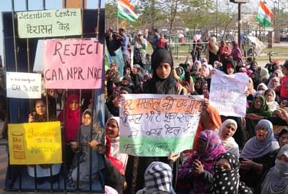 CAA: घंटाघर में 45वें और गोमती नगर में 42वें दिन भी प्रदर्शन जारी, विरोध में पहुंचे कार्यकर्ता Protest against CAA, NRC and NPR continue in Uttar Pradesh.
