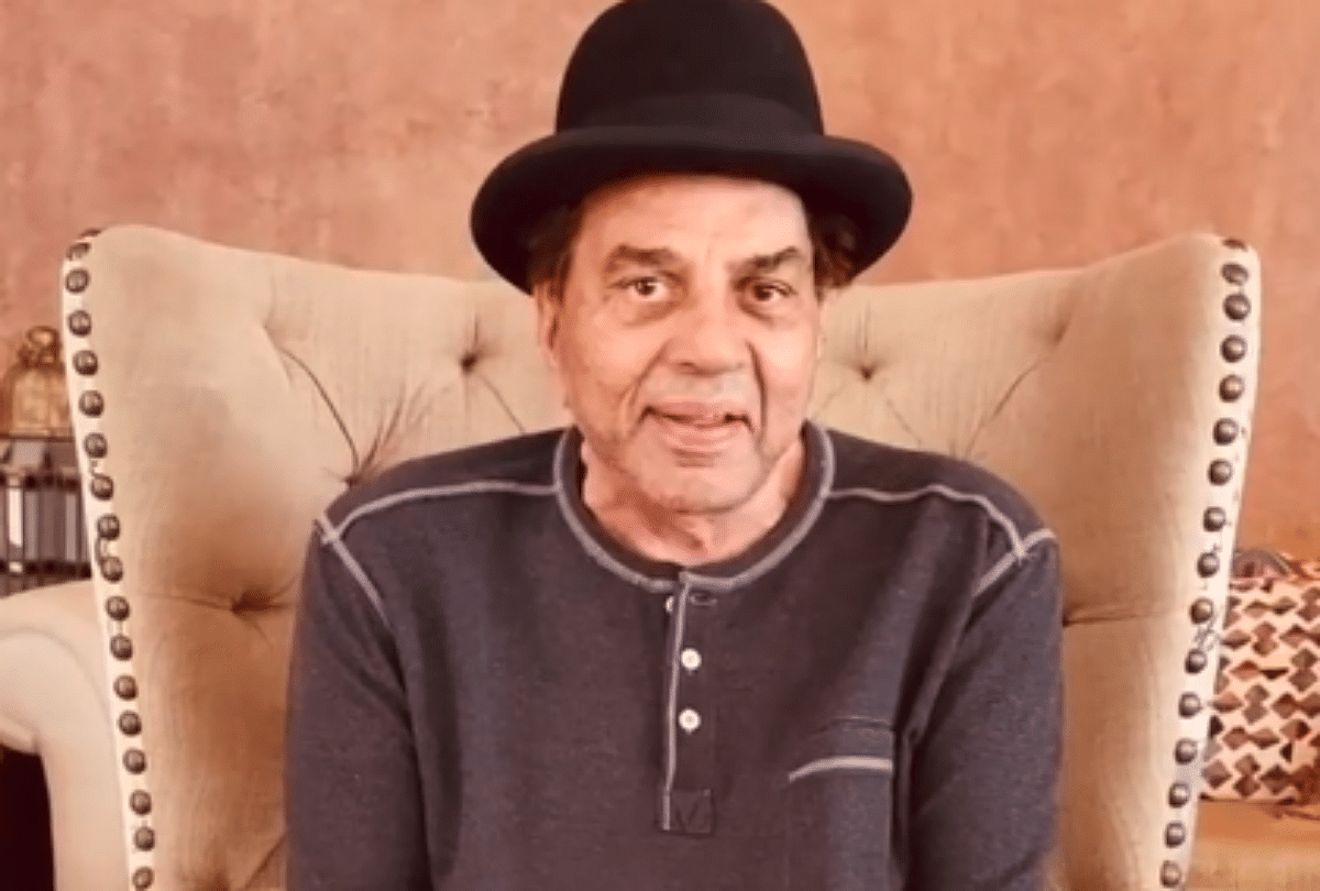 Bollywood Veteran Dharmendra Was Honoured With A Lifetime Achievement