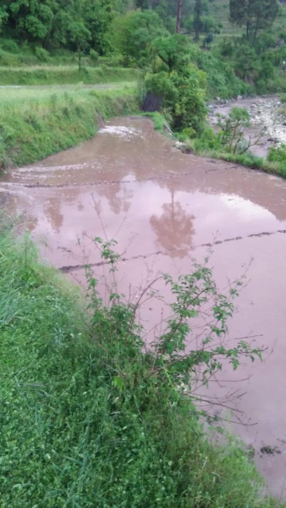 उत्तराखंड : आफत बनकर बरसे बादल, भारी अतिवृष्टि से फसल, नहर सब हुआ तबाह Uttarakhand weather : heavy hailstorm destroyed crop in uttarkashi