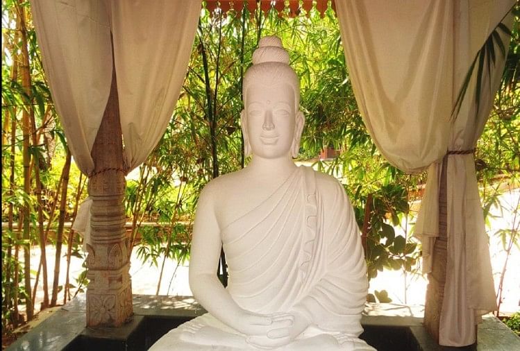 Gautam Buddha Ke Vichar: महात्मा बुद्ध के इन अनमोल विचारों के साथ करें अपने दिन की शुरुआत Buddha Quotes Mahatma Gautam Buddha Ke Anmol Vichar in hindi