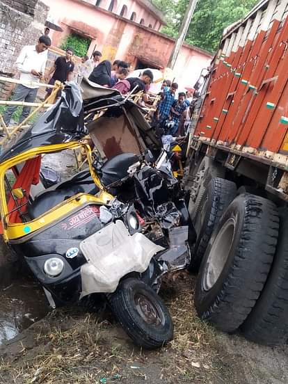 बिहार के गया में ट्रक की चपेट में आने से दो ऑटो में सवार नौ लोगों की मौत, 12 घायल many people died in raod accident auto and truck collided in gaya bihar