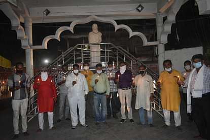 मुठभेड़ में शहीद पुलिसकर्मियों को दी श्रद्धांजिल Tributes paid to the martyred policemen in the encounter