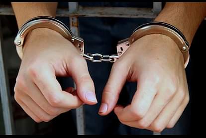 Bathinda: खुद लेकर पानी पीने पर तीसरी कक्षा के बच्चे की बेरहमी से पिटाई, ट्यूशन टीचर का पति गिरफ्तार Tuition teacher's husband arrested for brutally thrashing third grade child