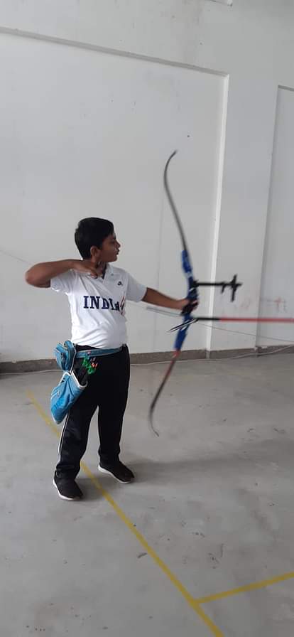 Guinness Book of World Records: काशी के नन्हे तीरंदाज अर्जुन का अचूक निशाना, रचा नया इतिहास Guinness Book of World Records: Arjun, the little archer of Kashi, also included