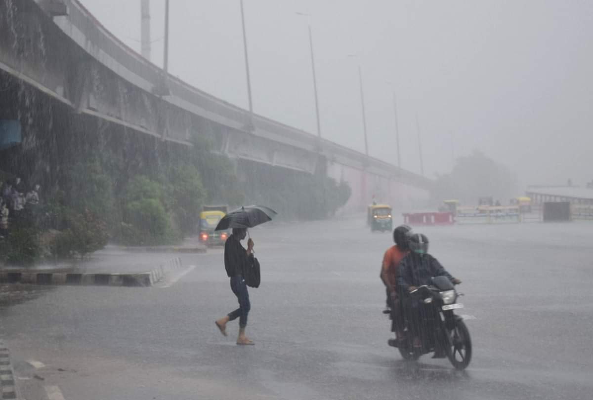 Delhi NCR Weather: दिल्ली-एनसीआर के कई इलाकों में बारिश की संभावना, मौसम होगा सुहावना Delhi NCR Weather Update Today Light Rain Likely In Many Areas Delhi-NCR News in Hindi