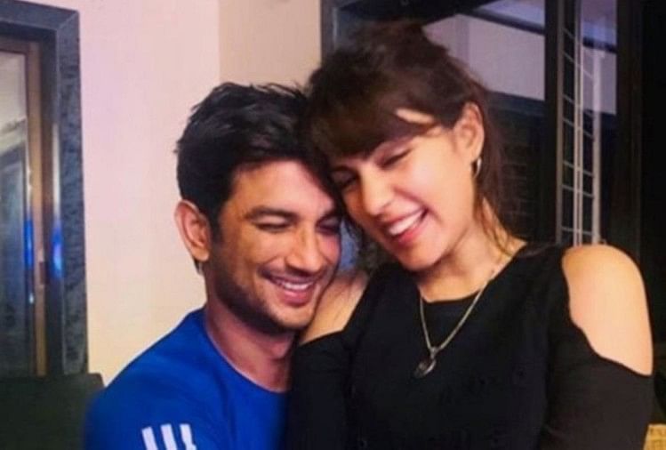 Sushant Singh Rajput Case: रिया चक्रवर्ती के जवाबों से संतुष्ट नहीं एनसीबी, सुशांत के लिए ड्रग्स मंगाने की बात कबूली सुशांत सिंह राजपूत-रिया चक्रवर्ती (फाइल फोटो)