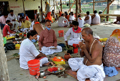 वाराणसी: पिशाचमोचन कुंड पर त्रिपिंडी श्राद्ध हुआ शुरू, डीएम से बात कर श्राद्ध के लिए सुरक्षा के साथ छूट का निर्देश Tripindi shraddha started on Vampiremochan Kund, talking to DM and security exemption instructions for Shraddha