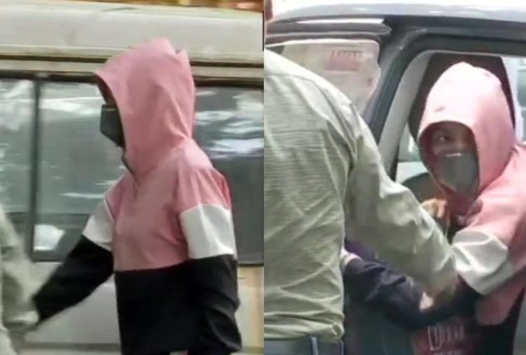 Sushant Singh Rajput Case: रिया चक्रवर्ती के जवाबों से संतुष्ट नहीं एनसीबी, सुशांत के लिए ड्रग्स मंगाने की बात कबूली रिया चक्रवर्ती