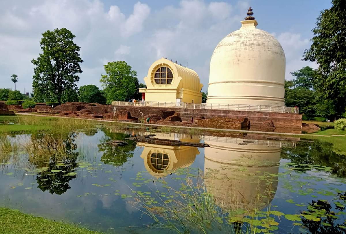 तस्वीरें: भगवान बुद्ध की महापरिनिर्वाण को दिखाने के सौ इंतजाम, बचाने में हो रहे नाकाम Many antiquities of Mahaparinirvan site are in danger due to being submerged in water