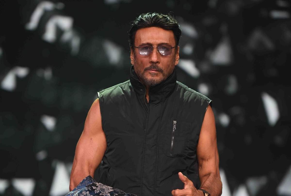 Jackie Shroff: चॉल में रहने के बावजूद भी जैकी श्रॉफ को मिली थी यह बड़ी सुविधा, अभिनेता ने अब जाकर किया खुलासा Jackie Shroff reveals he was given a private toilet in his chawl after making it in the bollywood movies