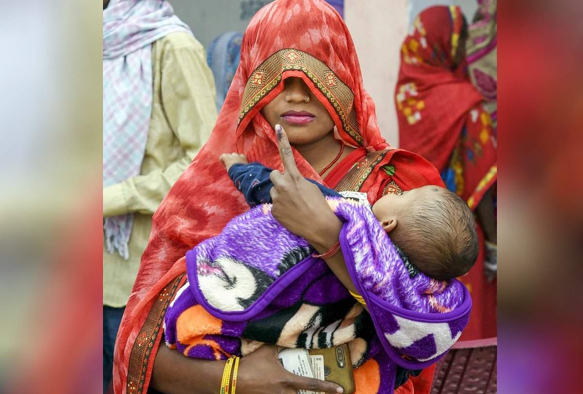 Bihar Election 2020 : तीसरे चरण में जमकर हुआ मतदान, तस्वीरों में देखें इस त्योहार के अलग-अलग रंग Bihar election 2020 many candidate contesting in election cast their votes election beauty in photos