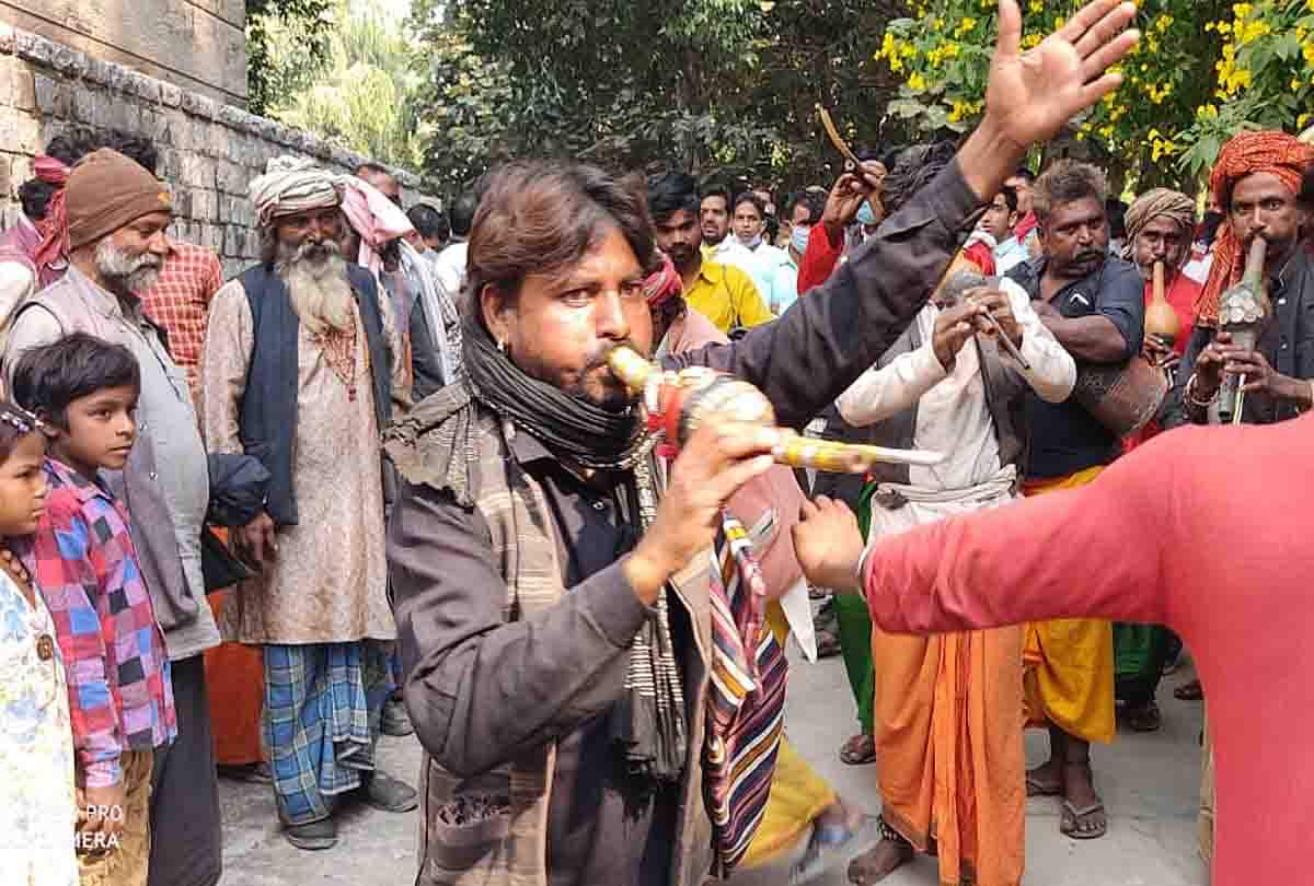 दिवाली मनाने सैफई पहुंचे अखिलेश ने चाचा शिवपाल को दिया ये गिफ्ट, कभी नाम जुड़ने से हो जाते थे नाराज Akhilesh arrived at Saifai to celebrate Diwali, gifted him to uncle Shivpal