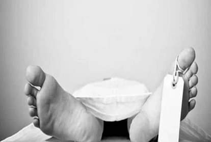 कुशीनगर: कैदी वाहन की चपेट में आने से बुजुर्ग की मौत, पुलिस के कब्जे में वाहन Elderly died after hit by prisoner vehicle in Kushinagar