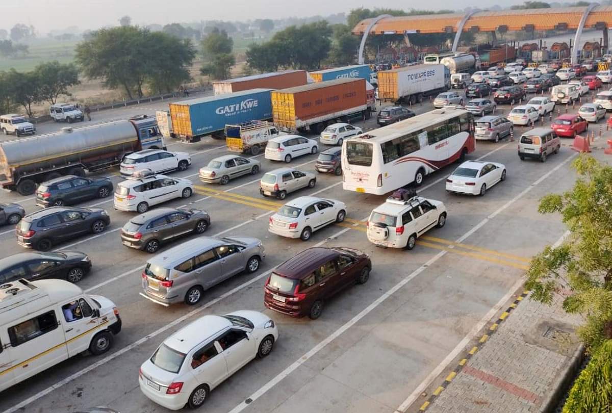 Yamuna Expressway Toll: यमुना एक्सप्रेस-वे पर गाड़ी चलाना हुआ महंगा, जानें अब देना होगा कितना टोल टैक्स Yamuna Expressway toll fees hikes check new toll tax rates