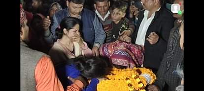 जवान का पार्थिव शरीर पहुंचा घर, लगे अमर रहे के नारे The dead body of the jawan reached home, started the immortal slogan
