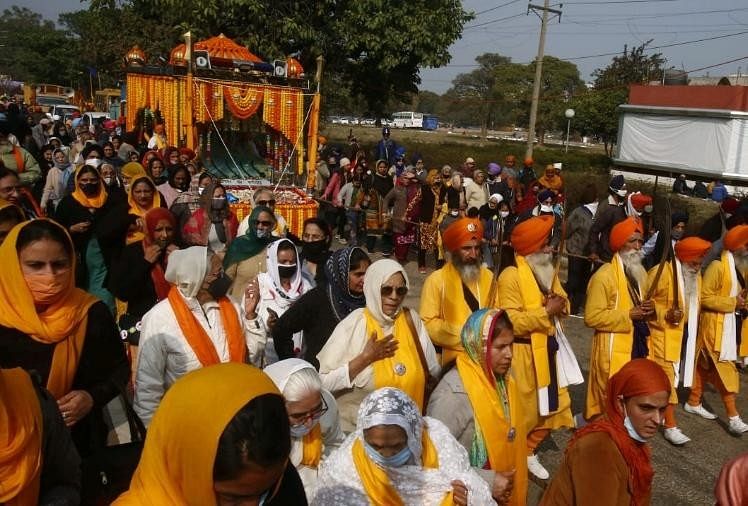 Nagar Kirtan Was Held At Chandigarh On The Parkash Parv Of Guru Gobind