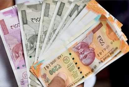 घर में अचानक होती है नोटों की बारिश, परेशान बैंक प्रबंधक थाने पहुंचा, कही ये बात Mysterious Rain of Money in a house in Hoshiarpur of Punjab