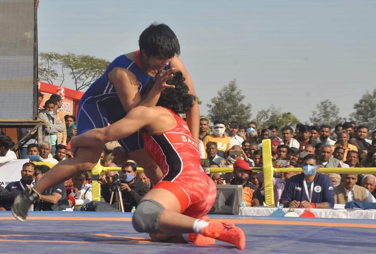 ओलंपिक पदक विजेता साक्षी मलिक को हराने के बाद स्वर्ण पदक लेने 25 मिनट देर से पहुंची सोनम Women Senior National Wrestling Championship Sonam Malik Defeat Sakshi And Wait For Gold Medal