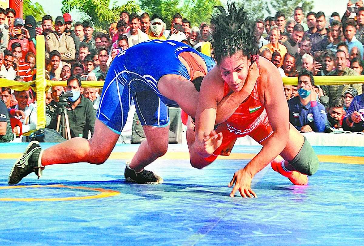 ओलंपिक पदक विजेता साक्षी मलिक को हराने के बाद स्वर्ण पदक लेने 25 मिनट देर से पहुंची सोनम Women Senior National Wrestling Championship Sonam Malik Defeat Sakshi And Wait For Gold Medal