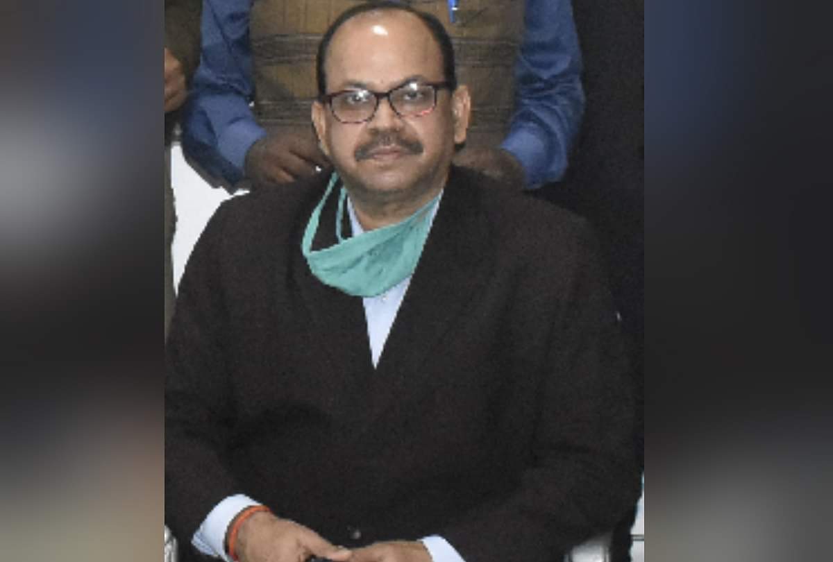 सावधान: बुखार होने पर खुद से इन दवाओं का न करें इस्तेमाल, तत्काल डॉक्टर से लें सलाह viral fever treatment Preparation to control fever with covid protocol