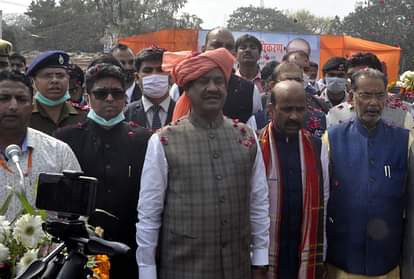 यूपी: बस्ती महोत्सव में बोले लोकसभा अध्यक्ष, 'अपना जिला, अपना उत्पाद से बनेंगे आत्मनिर्भर' Lok Sabha Speaker Om Birla visit basti Mahotsav in basti