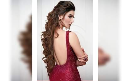 Urvashi Rautela: पीली साड़ी में उर्वशी रौतेला को देख हो जाएंगे फिदा, बिल्कुल पारंपरिक अंदाज में हुईं तैयार urvashi rautela yellow kanjivaram saree gold jewellery traditional look for movie trailer launch