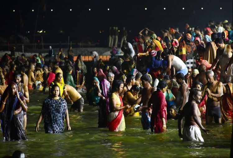 Chaitra Purnima 2023: चैत्र पूर्णिमा व्रत आज, जानें स्नान दान का शुभ मुहूर्त, पूजा विधि और महत्व Chaitra Purnima 2023 Date Time Puja Vidhi Shubh Muhurat in Hindi