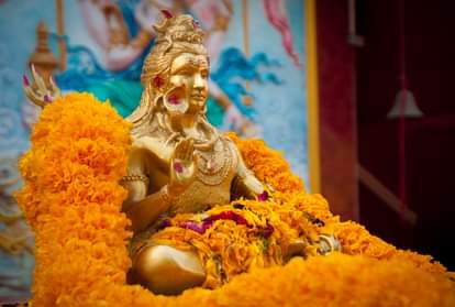 Lord Shiva Aarti Lyrics: सोमवार को पूजा के दौरान जरूर करें ये काम, हर मनोकामना होगी पूरी om jai shiv omkara lord shiva aarti lyrics in hindi