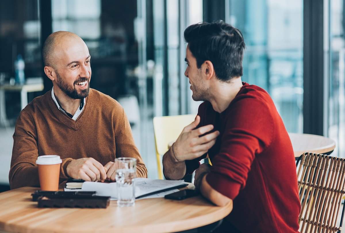 Relationship Tips: पहली बार पार्टनर के परिवार से करने जा रहे मुलाकात, तो रखें इन बातों का ध्यान Take Care of These Things For Meeting Your Partner's Family for The First Time News in Hindi