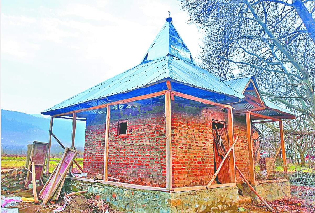 Vaastu: मंदिर से जुड़े इन वास्तु नियमों का रखे ध्यान नहीं तो बिगड़ सकती है आर्थिक स्थिति Take care of these Vastu rules related to the temple, to maintain your economic situation
