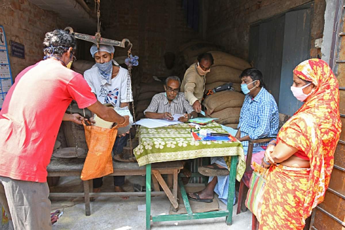 UP: किसका था राशन कार्ड सरेंडर कराने व वसूली की चेतावनी का आदेश, डुगडुगी पिटवाकर किया था एलान UP Government did not give any order to surrender ration card and recover from the ineligible for ration