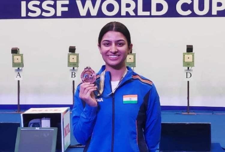 शूटिंग विश्व कप : दुबली पतली गनेमत ने रच डाला इतिहास, स्कीट शूटिंग में कांस्य जीतने वाली पहली महिला बनीं Chandigarh Ganemat Sekhon won Bronze Medal in Skeet Shooting