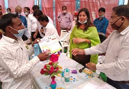 आर्थिक रूप से आत्मनिर्भर होने पर सम्मान पाती हैं महिलाएं Women get respect when they become financially self-reliant